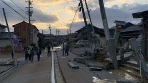 Japón recibió el 2024 con un terremoto y alerta de tsunami: videos y fotos de un escenario de pánico