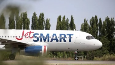 Vuelos low cost: aerolínea lanzó pasajes desde $19.300, cómo comprar y precios para Neuquén y Bariloche