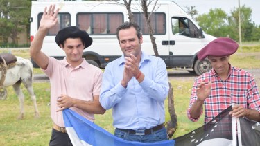 La delegación rionegrina rumbo a Jesús María, participará del festival más importante de nuestro país. 