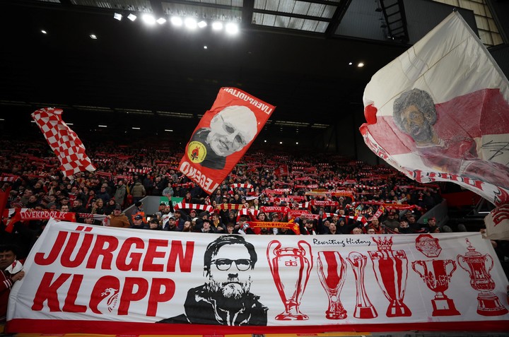 Los hinchas del Liverpool homenajearon a Klopp, tras anunciar que dejará el club al final de la temporada.