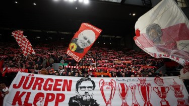 Los hinchas del Liverpool homenajearon a Klopp, tras anunciar que dejará el club al final de la temporada.