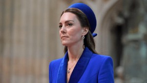 Quiénes son las personas que contienen a Kate Middleton, mientras sigue internada