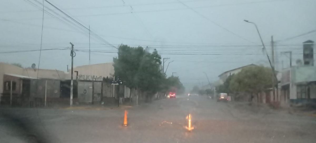 Una imagen de las fuertes lluvias en Valle Medio. 