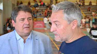 El intendente Mariao Gaido y el secretario Mauricio Serenelli dieron detalles de las colonias de verano en Neuquén (foto Florencia Salto)