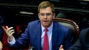 El diputado Massot criticó al gobierno de Javier Milei y habló de Aerolíneas Argentinas: «No tiene gestión ni interés»