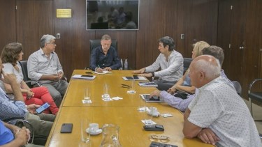 El ministro  encabezó la reunión con representantes de la Cámara Argentina de la Construcción.
