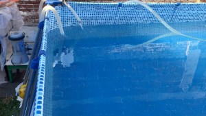 A falta de río o lago, las piletas se vuelven una alternativa durante el verano en Cutral Co