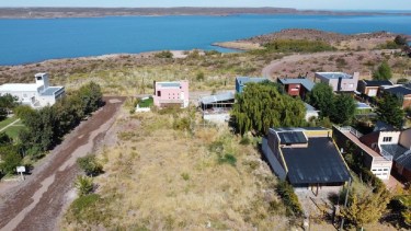 El drama un barrio de El Chocón al que le cortan el agua todos los días, para abastecer a otros sectores