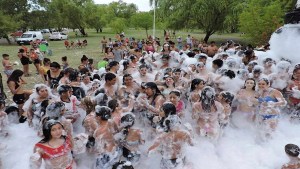 Pomona celebró la Fiesta de la Espuma, con más de 200 litros de diversión veraniega: ¡Mirá las fotos!