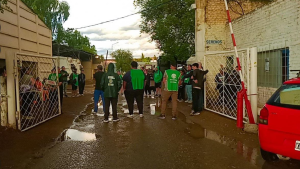 Protesta de ATE en el corralón municipal de Regina por despidos: «Vamos a permanecer acá hasta que el intendente nos reciba»