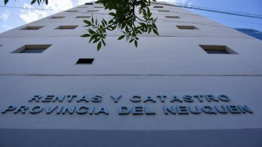 El pago de impuestos como Ingresos Brutos, Sellos e Inmobiliario representa la segunda fuente de ingresos de la provincia. Foto: Matías Subat.