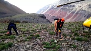 Espectacular rescate en helicóptero de un andinista chileno a más de 4 mil metros de altura, en Mendoza