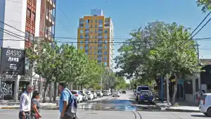 El edificio se encuentra ubicado en Mitre y Buenos Aires. Los cinco sujetos prácticamente desvalijaron el departamento ubicado en el piso 12. foto: archivo.