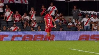 Video | El polémico festejo de Santiago Montiel que desató el enojo de los hinchas de River
