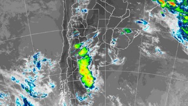 Las tormentas se centran por estas horas en el centro de la Provincia y avanza hacia la costa. Foto: Imagen satelital de la tormenta del SMN