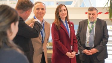 La vicepresidenta Victoria Villarruel estuvo en Invap, en Bariloche, y en todas sus actividades fue acompañda por el ministro Federico Lutz. Foto: X @vickyvillarruel