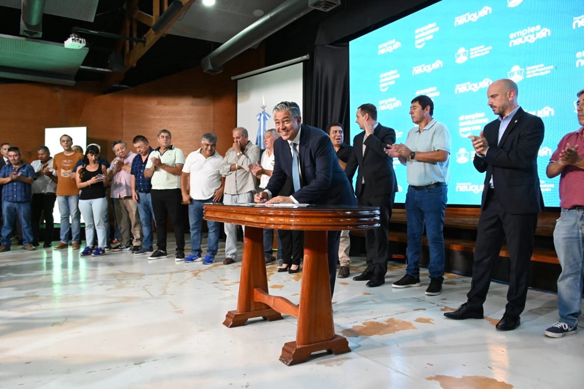 El canje de subsidios por empleo de Figueroa comenzará con Vaca Muerta