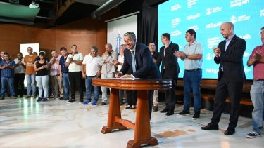 El gobierno neuquino logró el compromiso de 25 gremios de Neuquén para que orienten las capacitaciones de los que reciben planes sociales (Florencia Salto)