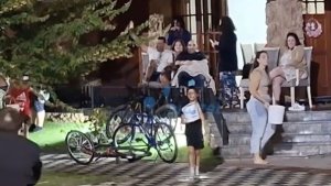 Scaloni recibió el 2024 con sus vecinos de Pujato: mirá la caravana y el gran gesto del técnico