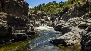 El tesoro escondido de aguas transparentes en Córdoba: un plan para el feriado de seis días