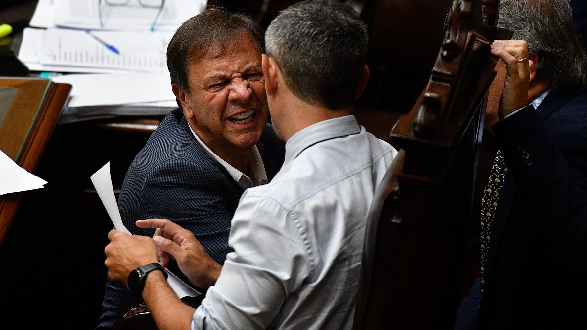 Oscar Zago y Martín Menem, dos de los apuntados por la dura derrota política del oficialismo, a dos meses de asumir. Foto Télam.