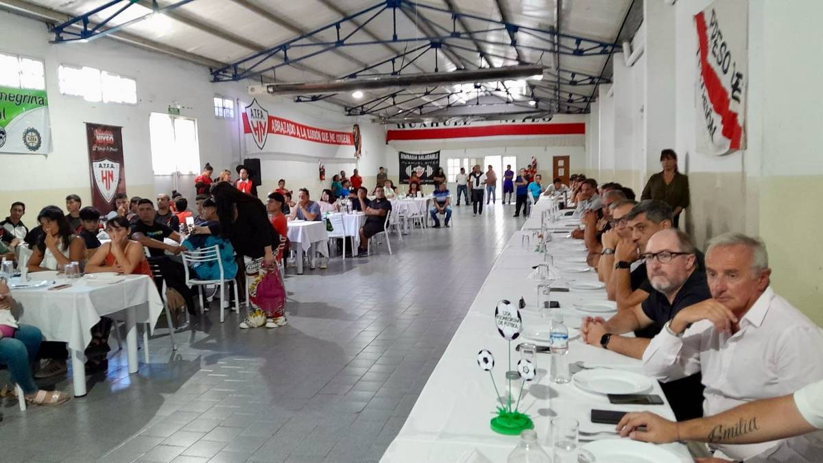 La reunión se realizó en Jacobacci con dirigentes de la Liga Rionegrina. (Foto: Gentileza)