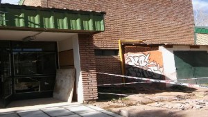 Docentes y vecinos impidieron un robo en una escuela de Añelo: «Los retuvieron hasta que llegó la Policía»