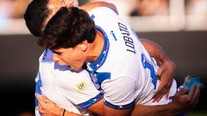 Riestra metió su primer gol en primera pero Vélez remontó y se quedó con el triunfo