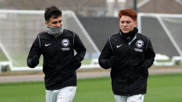El DT de Brighton explicó por qué no juega Barco: «No está preparado para la Premier League»