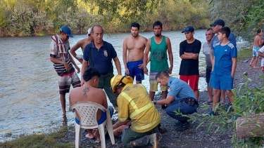 Vecinos rescataron a dos jóvenes que se estaban ahogando en el Dique Ballester