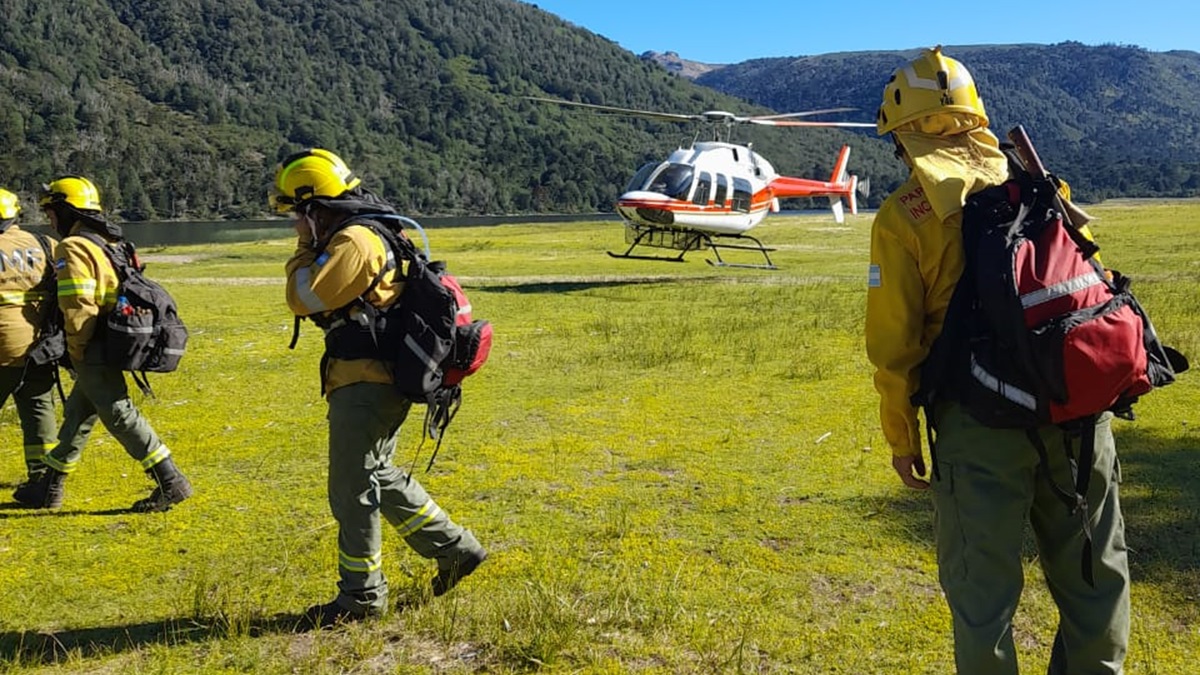 La tarea de los brigadistas de incendios forestales es fundamental, son los que están hasta la extinción total del fuego. Gentileza Parque Lanín