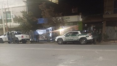 Los procedimientos se desarrollaron sobre la calle Mengelle de Cipolletti. Foto: Gentileza.
