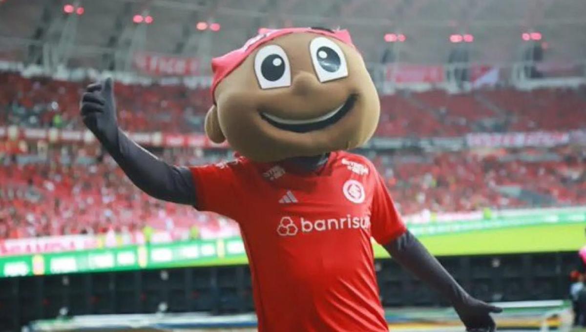 La mascota de Inter de Porto Alegre recibió una fuerte acusación por acoso.
