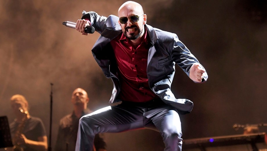 Abel Pintos se presentará esta noche en Plaza Huincul. ( Foto Archivo).