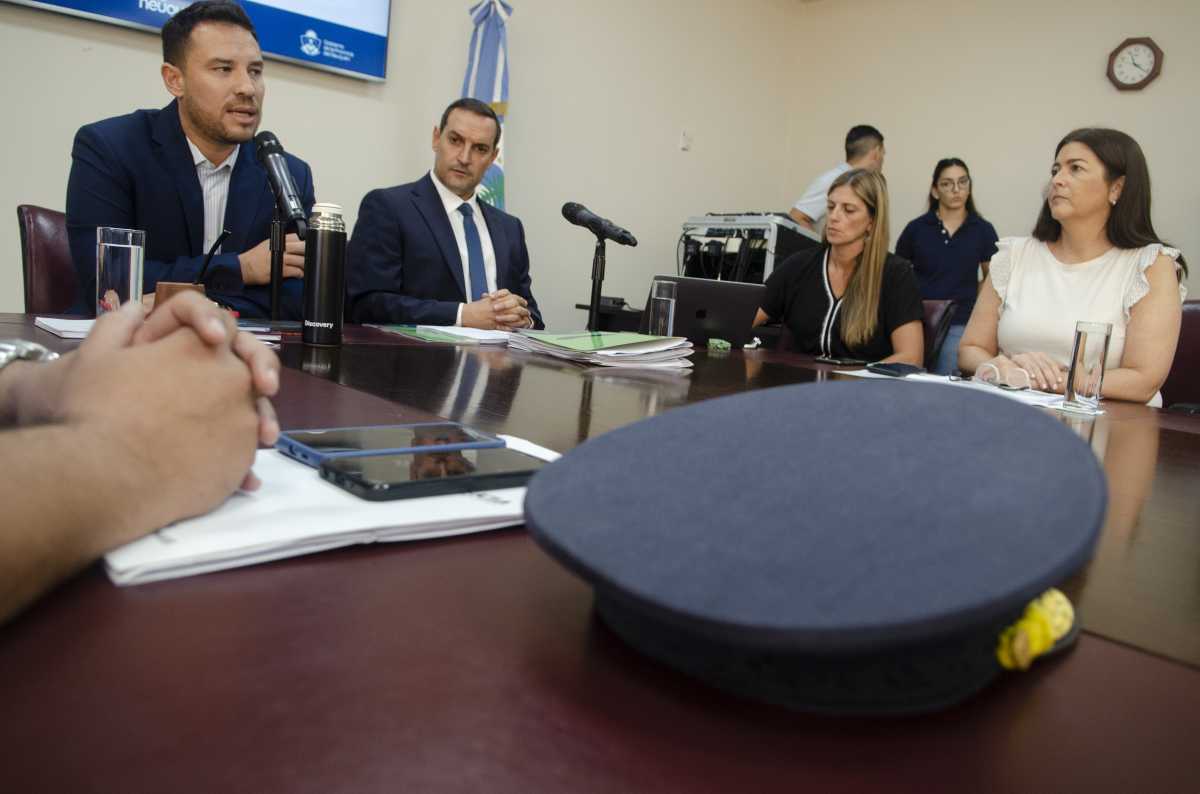 El ministro Nicolini presentó el plan maestro para las cárceles provinciales. (Cecilia Maletti)