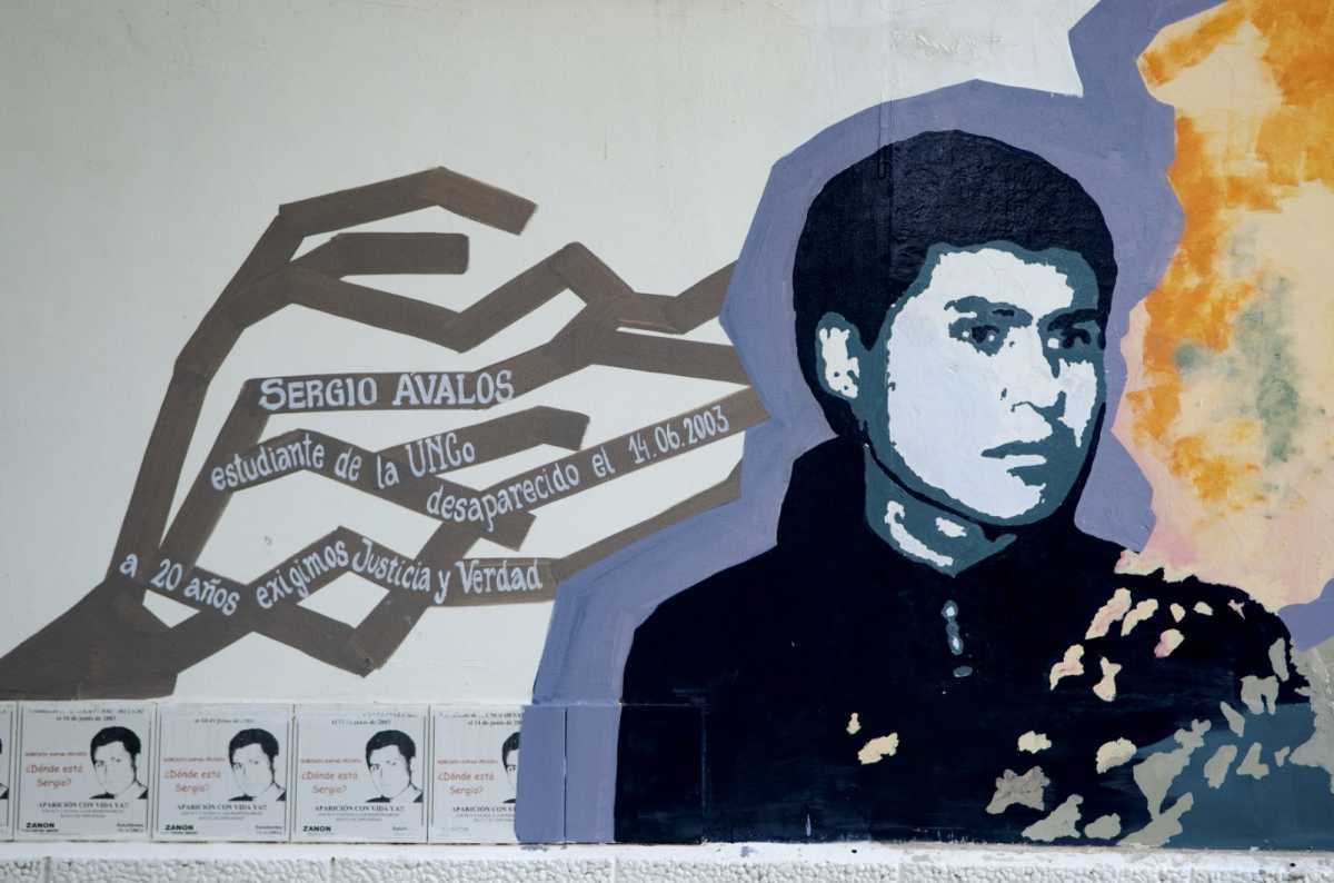 Las paredes de la Universidad Nacional del Comahue conservan la Memoria de la desaparición del estudiante universitario en un mural  (foto Cecilia Maletti)