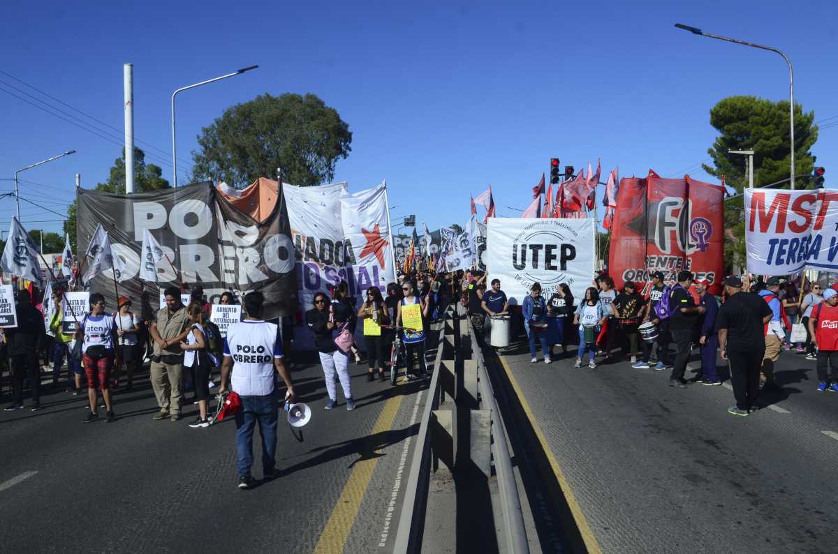 Marcha atrás con la protesta de organizaciones en Neuquén. Foto: archivo Cecilia Maletti. 