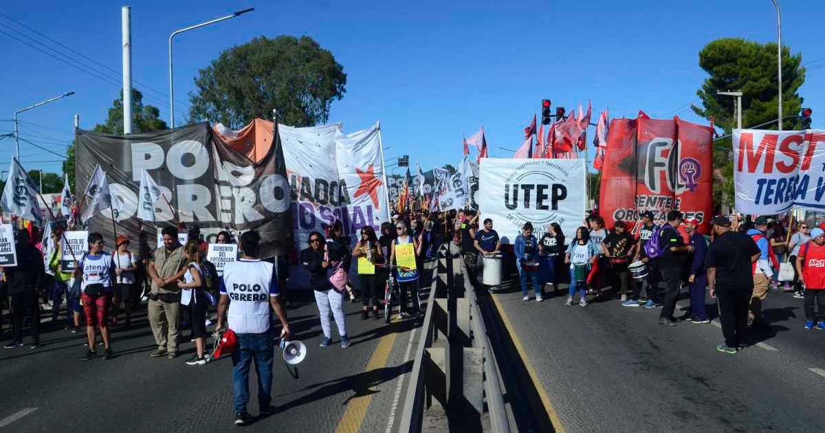 Organizaciones suspenden la protesta de este miércoles en Neuquén, tras contacto del Gobierno thumbnail