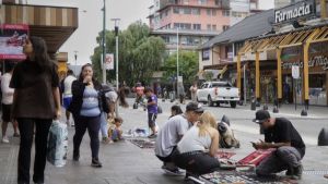 Desalojo de manteros de calle Mitre en Bariloche: el municipio promete ser inflexible