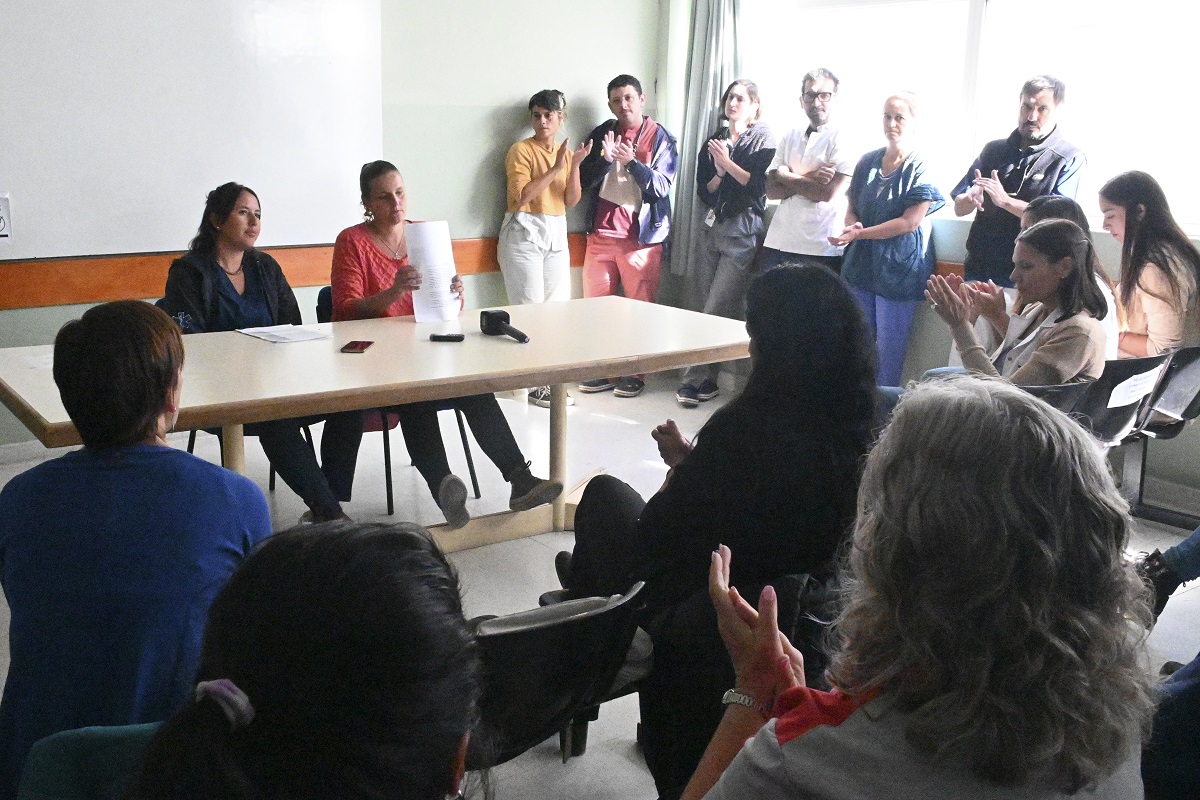 Trabajadores del hospital Ramón Carrillo de Bariloche piden que los salarios superen el costo de la canasta norpatagónica. Foto: Chino Leiva