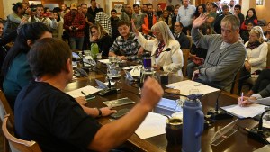 Walter Cortés logró apoyo unánime para la emergencia económica y habitacional de Bariloche