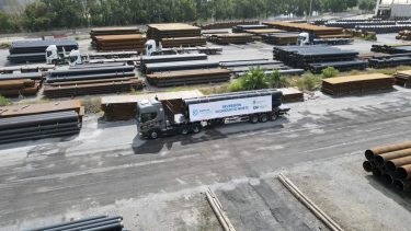 Inició el traslado de los primeros caños a Córdoba. Foto: gentileza. 