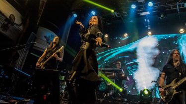 Tarja Turunen editó "Best of: Living the Dream", su primer álbum recopilatorio que motivó al gira que la traerá a Neuquén.