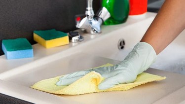 Las empleadas domésticas notarán un incremento en las asignaciones familiares durante febrero 2024.-