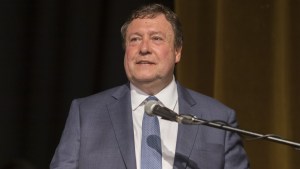 Weretilneck se reunió con intendentes y legisladores peronistas para discutir sobre obras públicas