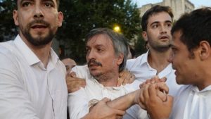 «No nos van a vencer»: la caótica participación de Máximo Kirchner en las protestas contra la Ley Ómnibus