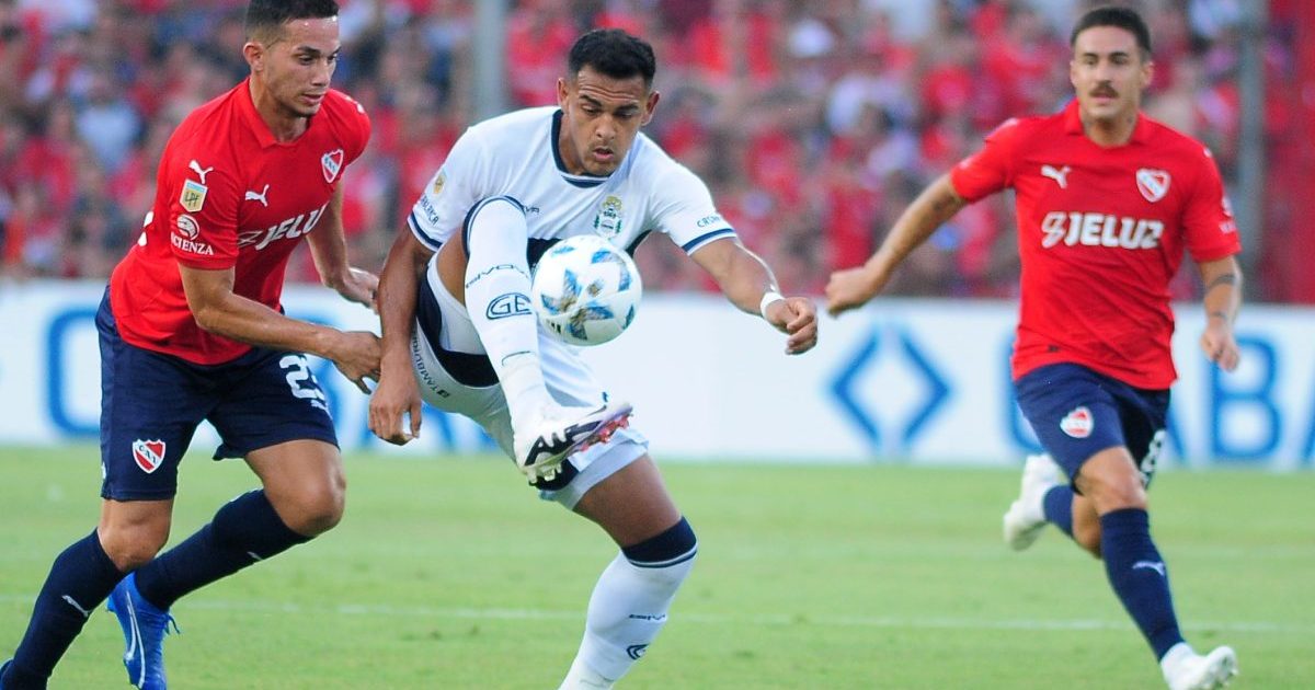Independiente pagó caro un error y perdió el invicto en la Copa de la Liga ante Gimnasia thumbnail