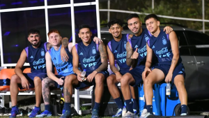 Argentina va por una victoria ante Paraguay para soñar con París 2024: formación, hora y TV
