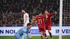 Dybala metió dos goles y Paredes se peleó con Mina en el triunfo de Roma