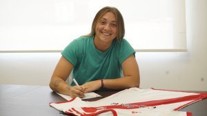 Martina Krotter, la arquera de Cipolletti, firmó su primer contrato profesional con River